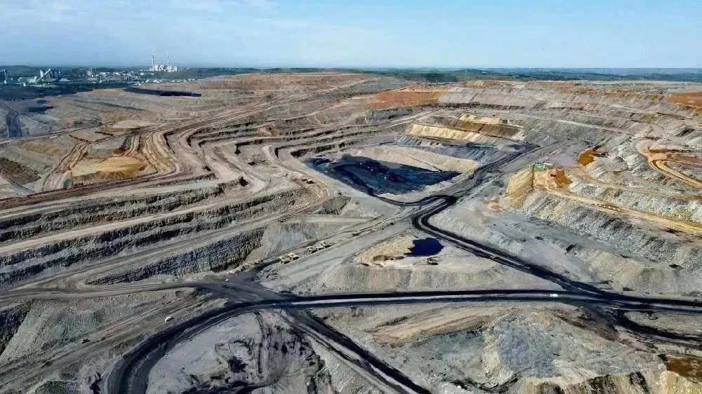 【公司喜報】 由我公司參建的準(zhǔn)能集團(tuán)黑岱溝露天煤礦配套選煤廠通過國家中級智能化選煤廠驗(yàn)收